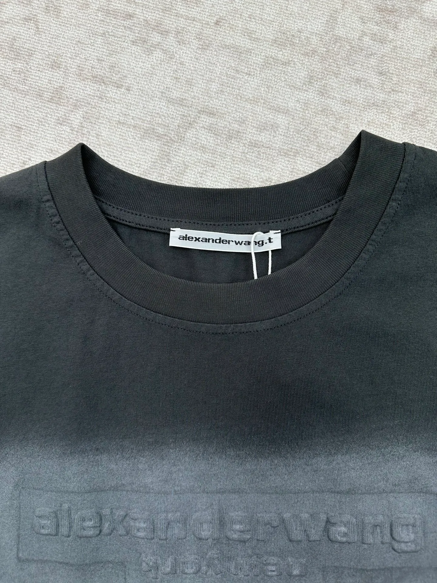 25ss New Arrival T Black T 。 ， 。 ， 。 Sizes:S.M.L.